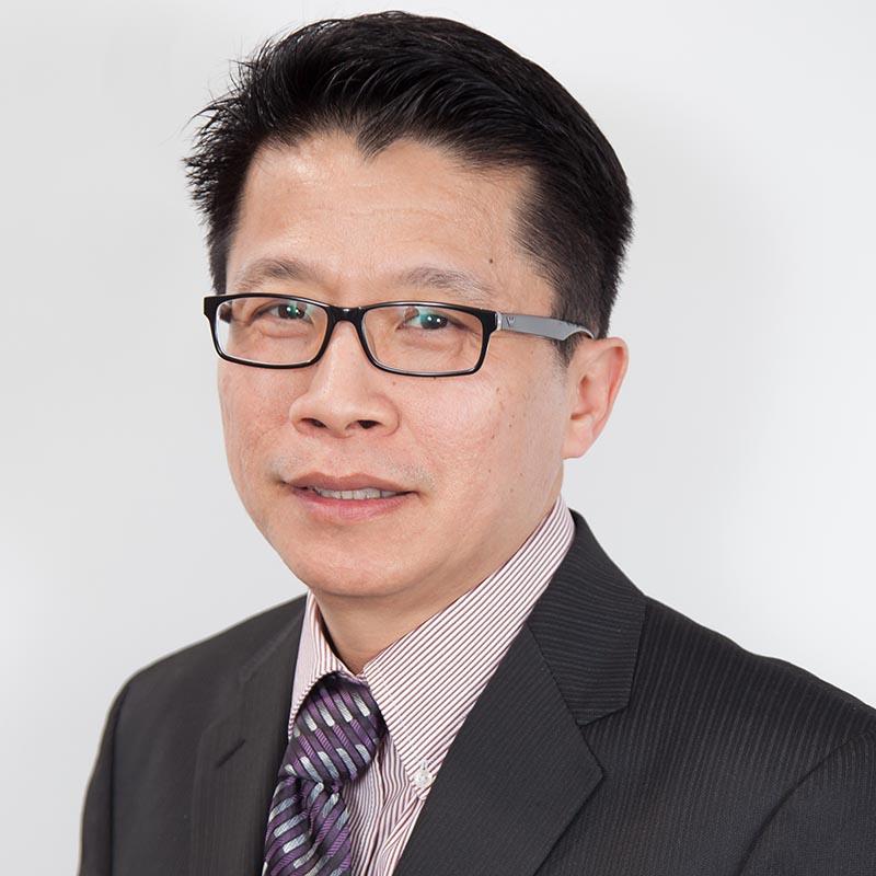 红润Soehartono, J.D, Senior Director, Customer Service